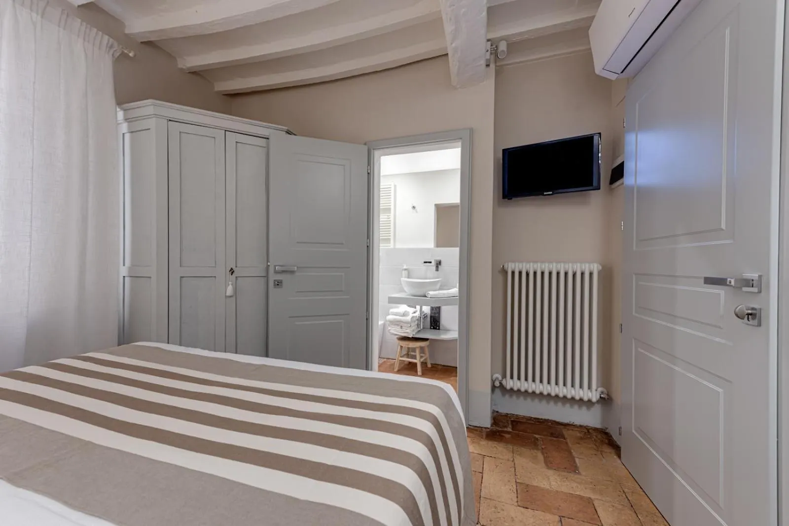 ***** Bed & Breakfast Torre Giardino Segreto B&B- Borgo Capitano Collection - Albergo Diffuso San Quirico d'Orcia Italy